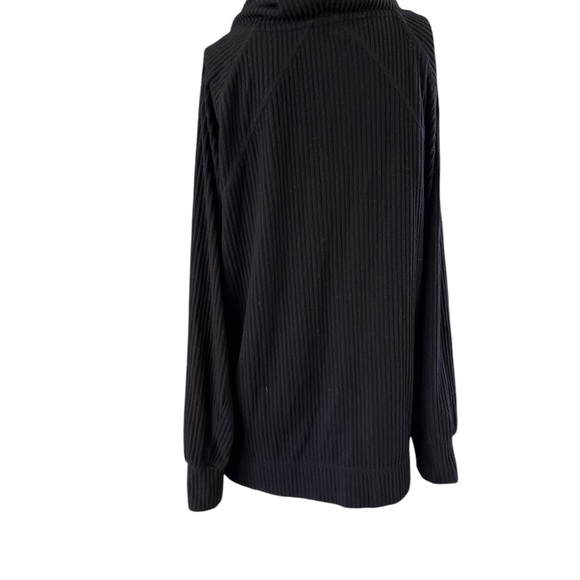 Super cute Jane and Delancey turtleneck sweater - Picture 7 of 7